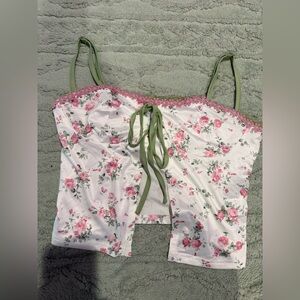 SHEIN Classic White Floral Crop Top